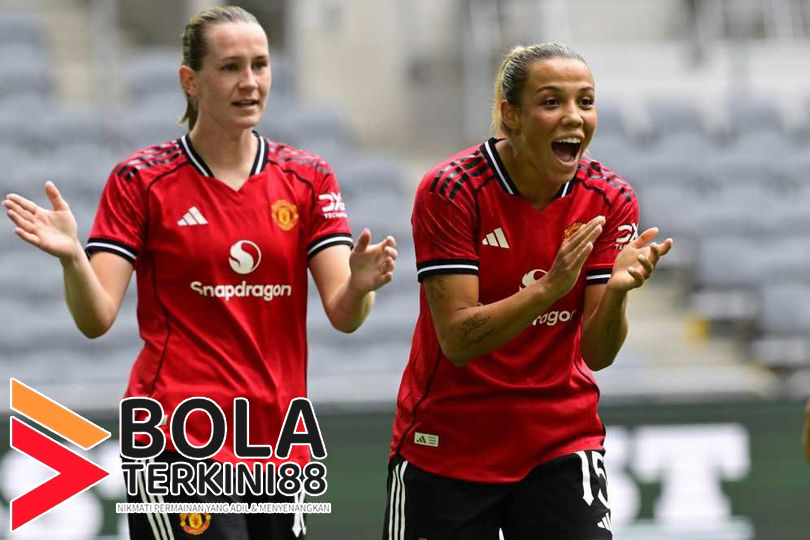 "Manchester United Women rayakan kemenangan besar lawan PSV di Liga Champions Wanita 2025 bersama Bolaterkini88."